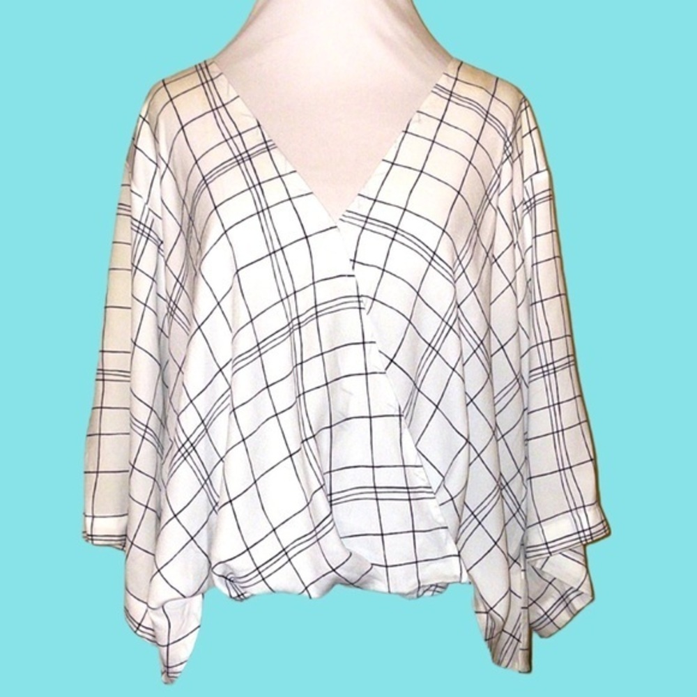 Forever‎ 21 White Grid Contemporary Top Size 2X